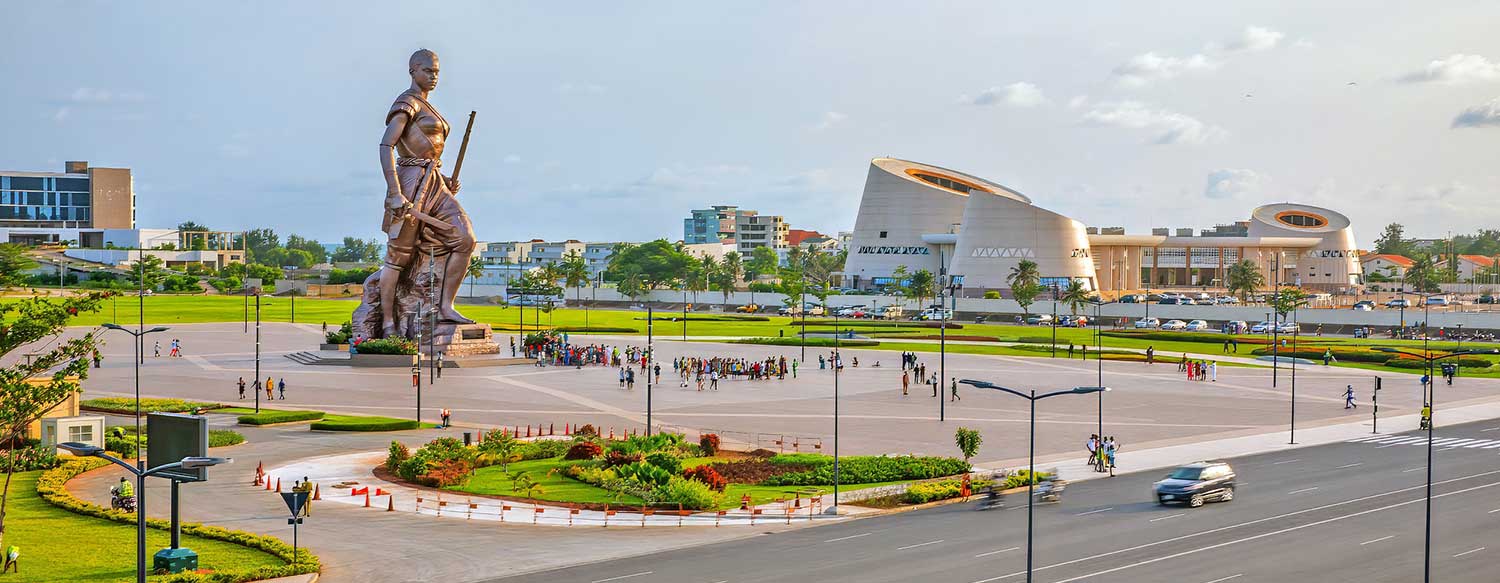 benin cotonou place de amazone pietra giallo 40x80x3.jpg